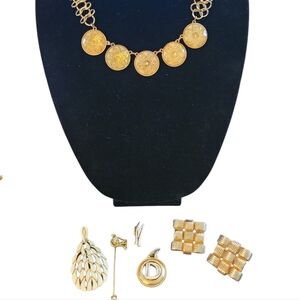 Vintage Gold Toned Jewelry Bundle